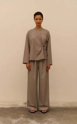 Club L Avenir - Taupe T-shirt/top