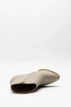 Lola Cruz - Beige Enkellaars hak