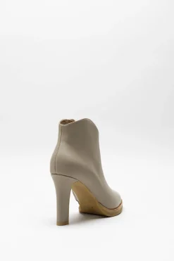 Lola Cruz - Beige Enkellaars hak