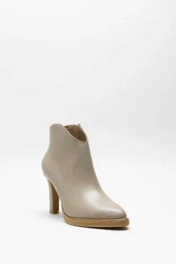 Lola Cruz - Beige Enkellaars hak