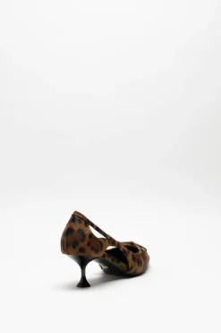 Lola Cruz - Bruin Pump