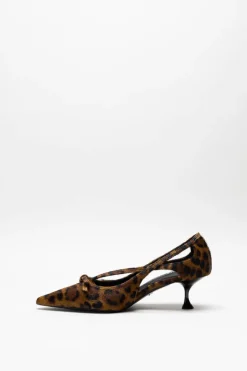 Lola Cruz - Bruin Pump