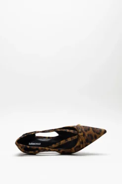 Lola Cruz - Bruin Pump