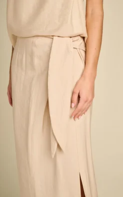 March 23 - Beige Rok