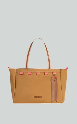 Marie Martens - Camel Shopper