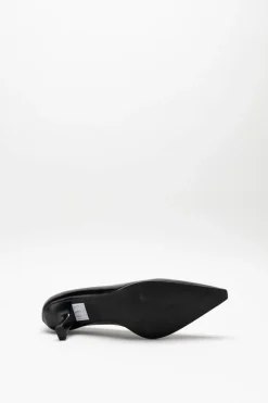 Poeve - Zwart Pump