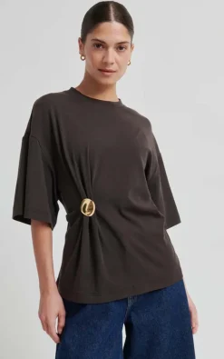 Second Female - Bruin T-shirt/top