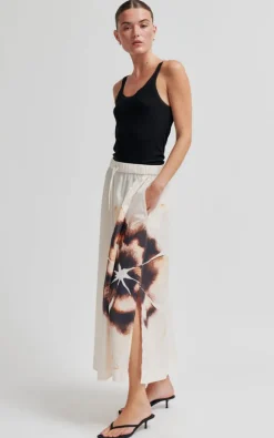 Second Female - Creme Rok