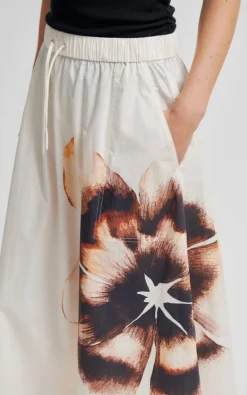 Second Female - Creme Rok