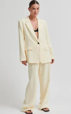 Second Female - Geel Blazer
